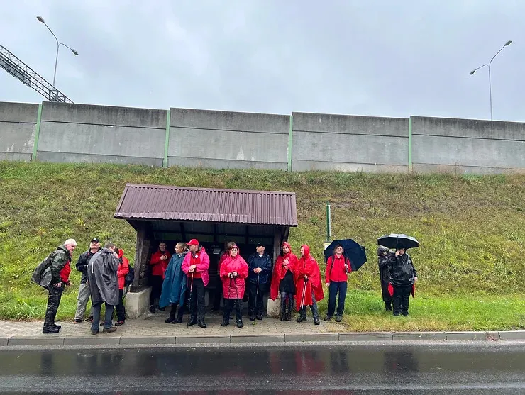W oczekiwaniu na bus, fot. Andrzej Jóźwiak