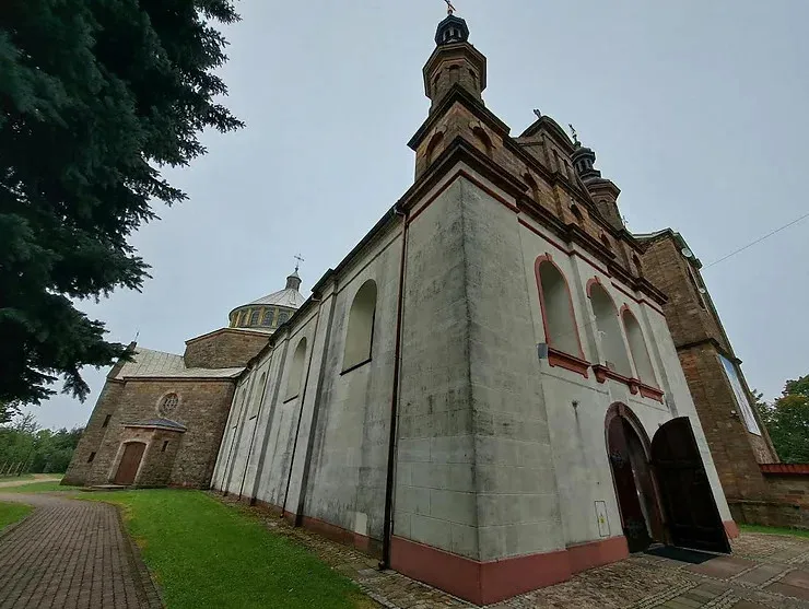 Dwie części kościoła p.w. Św. Rozalii I Św. Marcina w Zachełmiu, fot. Monika Matys